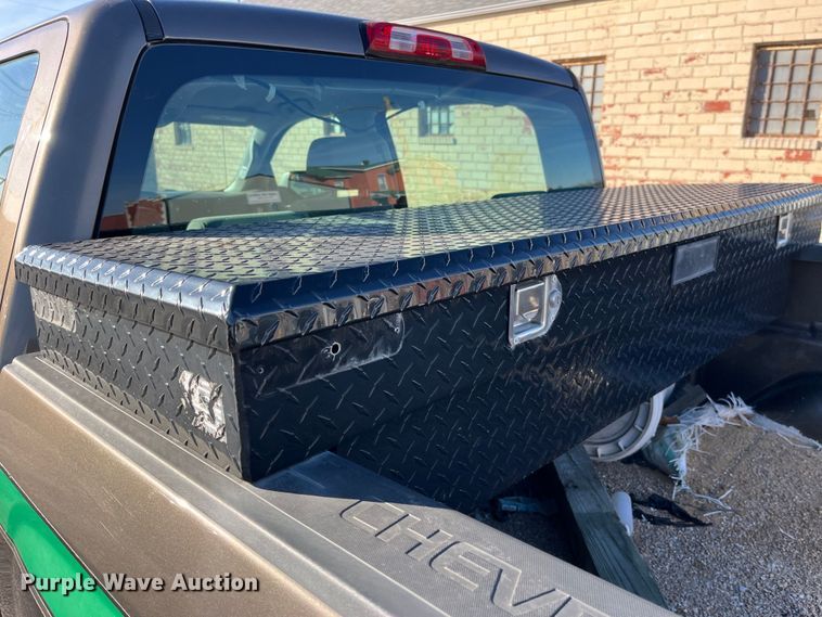 image for item LE9038 2015 Chevrolet  Silverado 1500 Crew Cab pickup truck