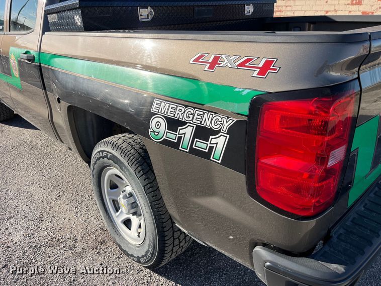 image for item LE9038 2015 Chevrolet  Silverado 1500 Crew Cab pickup truck