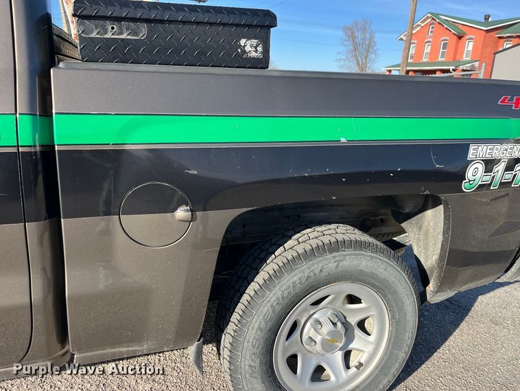 image for item LE9038 2015 Chevrolet  Silverado 1500 Crew Cab pickup truck