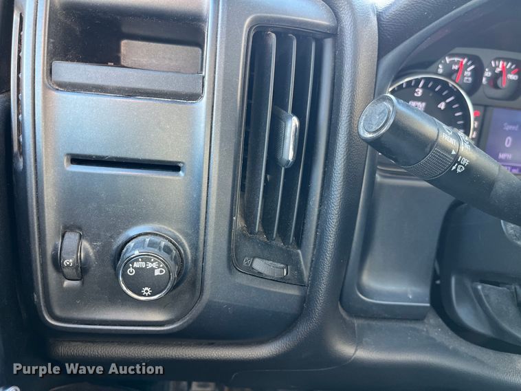 image for item LE9038 2015 Chevrolet  Silverado 1500 Crew Cab pickup truck