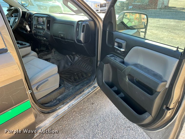 image for item LE9038 2015 Chevrolet  Silverado 1500 Crew Cab pickup truck