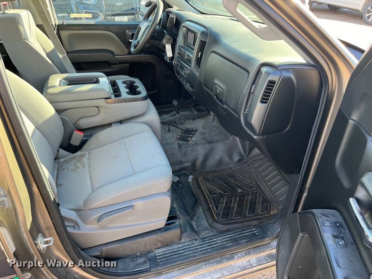 image for item LE9038 2015 Chevrolet  Silverado 1500 Crew Cab pickup truck