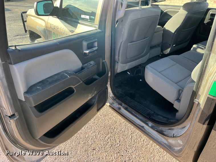 image for item LE9038 2015 Chevrolet  Silverado 1500 Crew Cab pickup truck