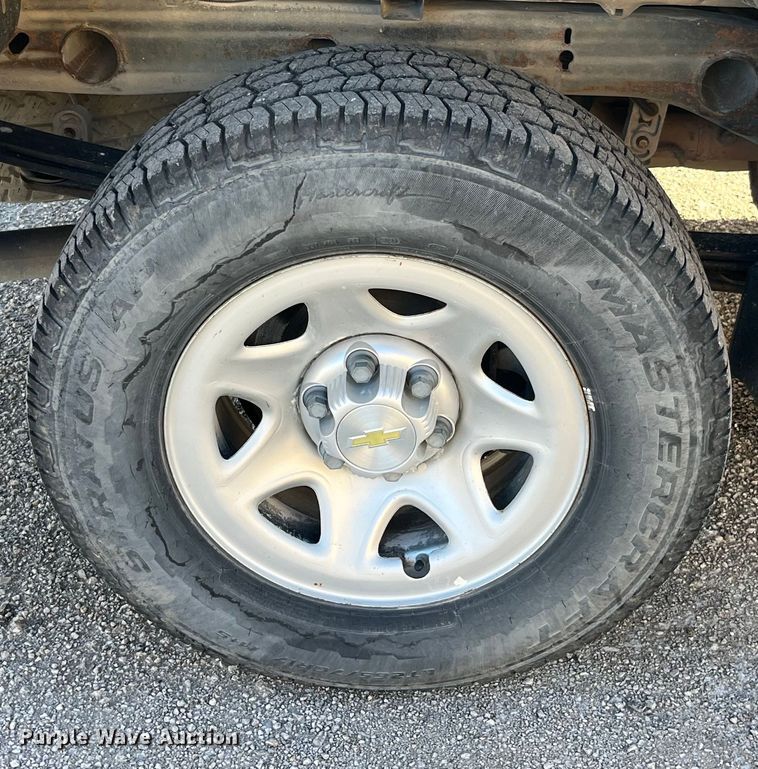 image for item LE9038 2015 Chevrolet  Silverado 1500 Crew Cab pickup truck