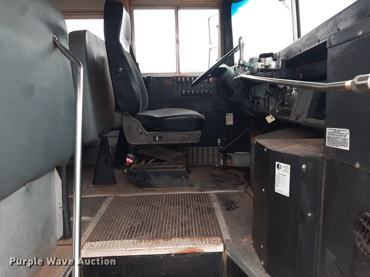 image for item LX9882 1998 International 3800 school bus