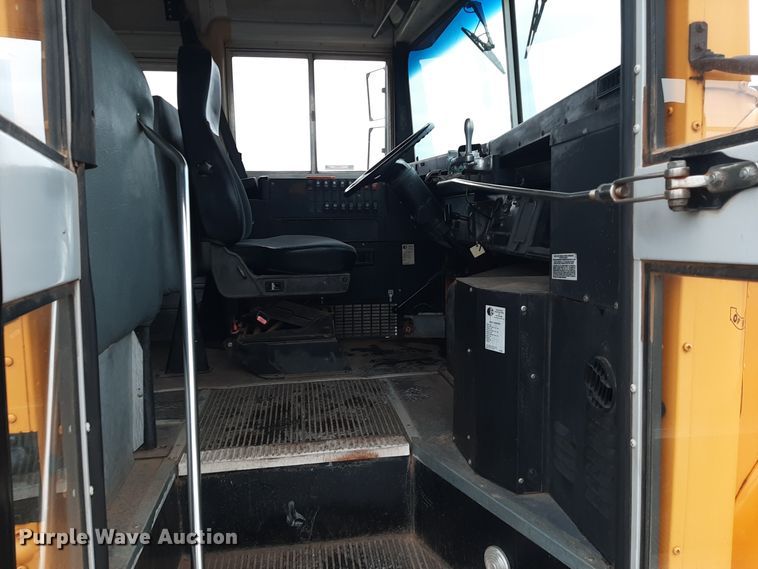 image for item LX9882 1998 International 3800 school bus