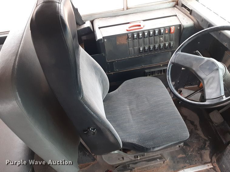 image for item LX9882 1998 International 3800 school bus