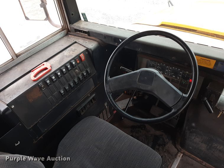 image for item LX9882 1998 International 3800 school bus