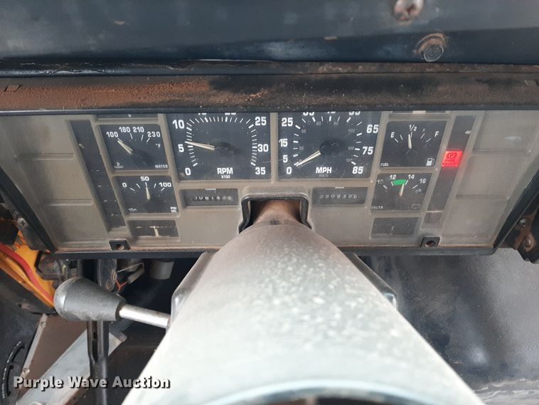 image for item LX9882 1998 International 3800 school bus