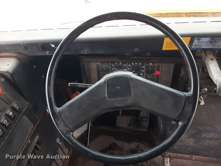 image for item LX9882 1998 International 3800 school bus