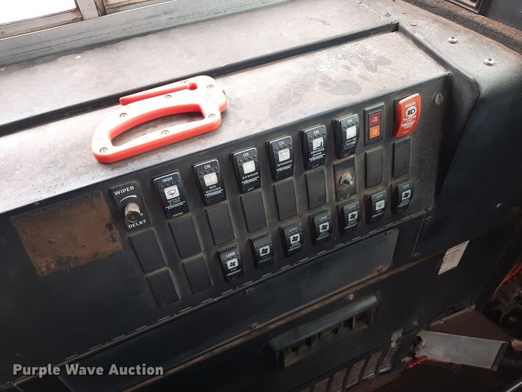 image for item LX9882 1998 International 3800 school bus