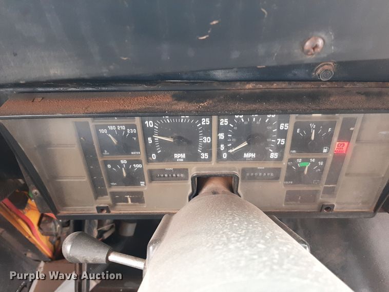 image for item LX9882 1998 International 3800 school bus