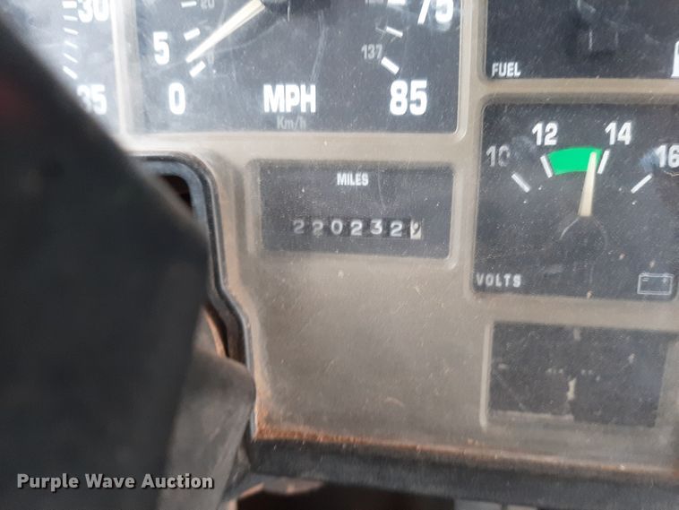 image for item LX9882 1998 International 3800 school bus