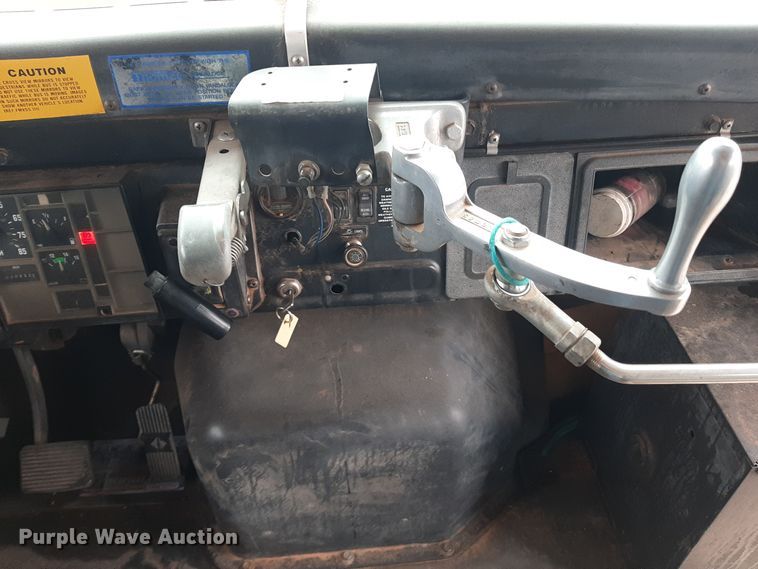 image for item LX9882 1998 International 3800 school bus