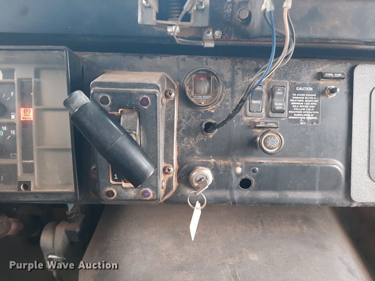 image for item LX9882 1998 International 3800 school bus