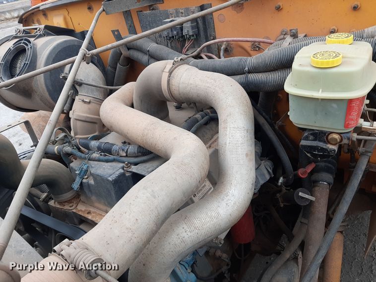 image for item LX9882 1998 International 3800 school bus