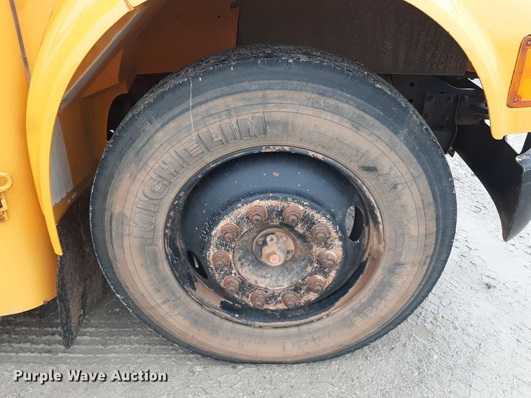 image for item LX9882 1998 International 3800 school bus