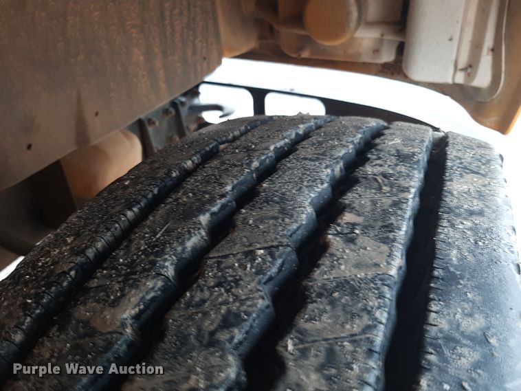 image for item LX9882 1998 International 3800 school bus