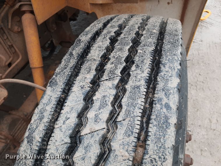 image for item LX9882 1998 International 3800 school bus