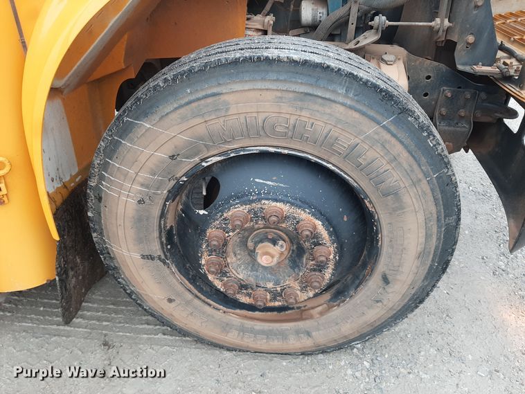 image for item LX9882 1998 International 3800 school bus