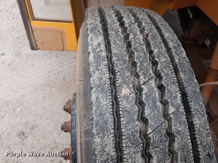 image for item LX9882 1998 International 3800 school bus