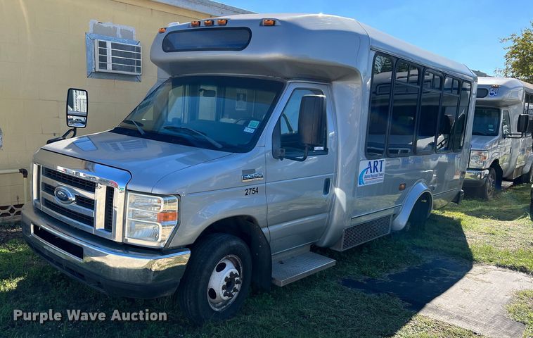 image for item MH9932 2013 Ford E350 Super Duty El Dorado shuttle bus