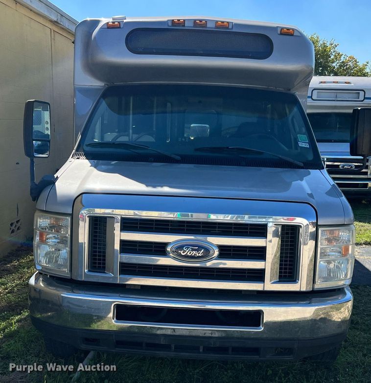 image for item MH9932 2013 Ford E350 Super Duty El Dorado shuttle bus