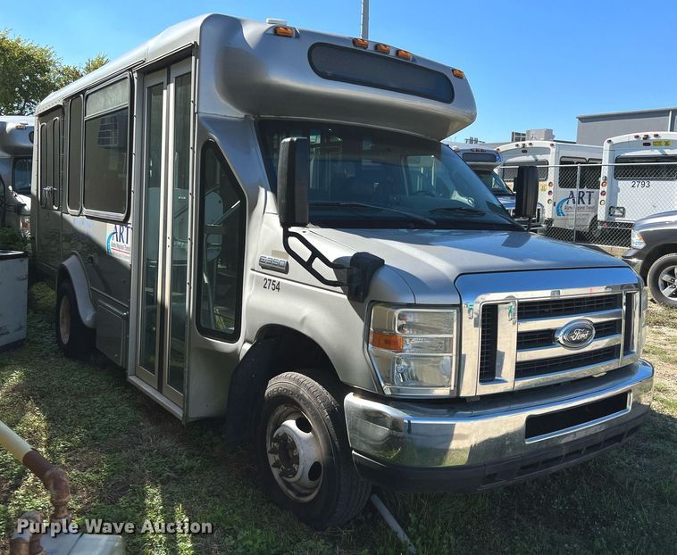 image for item MH9932 2013 Ford E350 Super Duty El Dorado shuttle bus