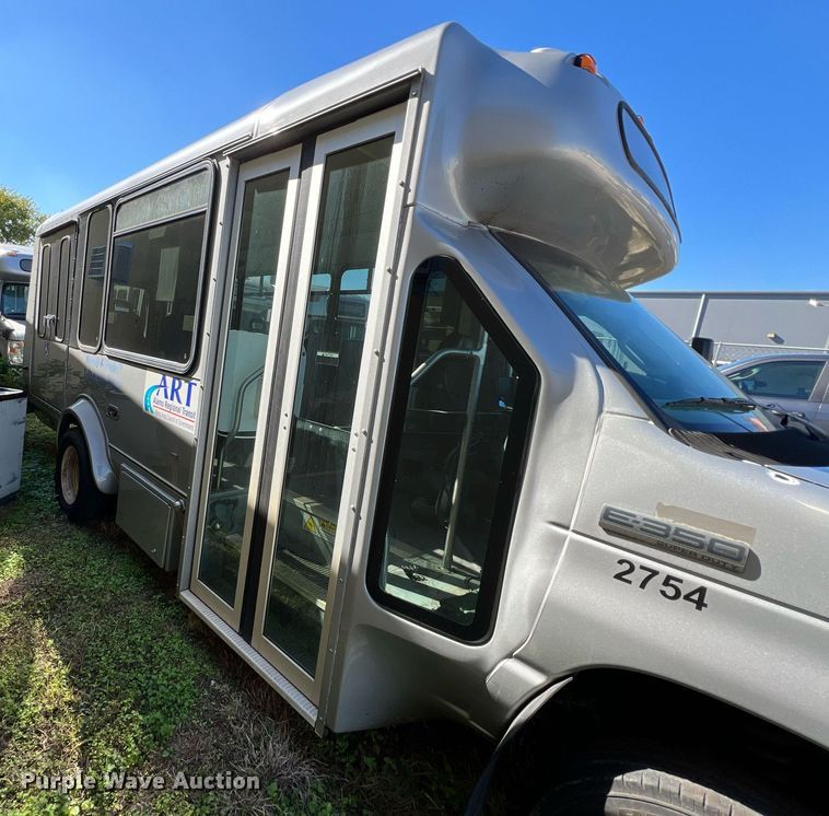 image for item MH9932 2013 Ford E350 Super Duty El Dorado shuttle bus