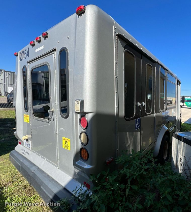 image for item MH9932 2013 Ford E350 Super Duty El Dorado shuttle bus