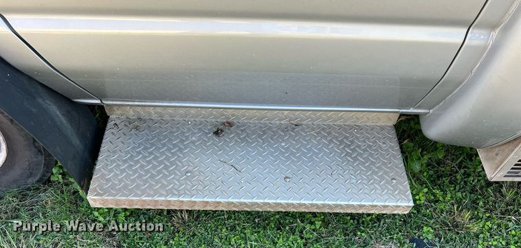 image for item MH9932 2013 Ford E350 Super Duty El Dorado shuttle bus