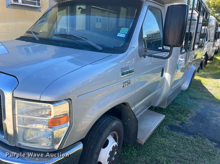 image for item MH9932 2013 Ford E350 Super Duty El Dorado shuttle bus