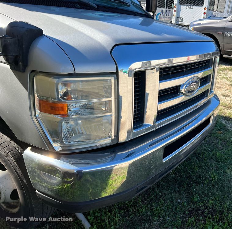 image for item MH9932 2013 Ford E350 Super Duty El Dorado shuttle bus