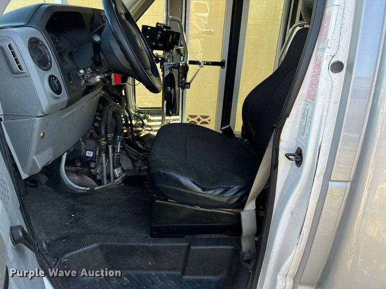 image for item MH9932 2013 Ford E350 Super Duty El Dorado shuttle bus