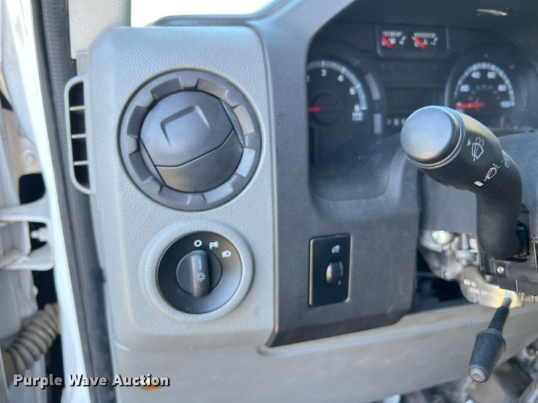 image for item MH9932 2013 Ford E350 Super Duty El Dorado shuttle bus