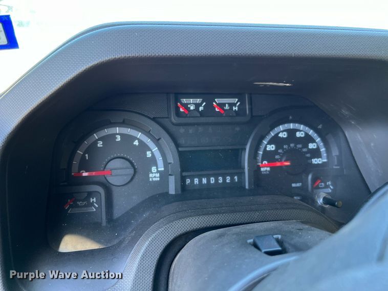 image for item MH9932 2013 Ford E350 Super Duty El Dorado shuttle bus