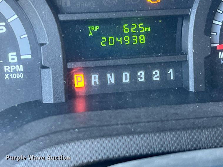 image for item MH9932 2013 Ford E350 Super Duty El Dorado shuttle bus