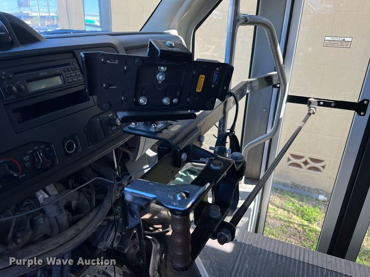 image for item MH9932 2013 Ford E350 Super Duty El Dorado shuttle bus