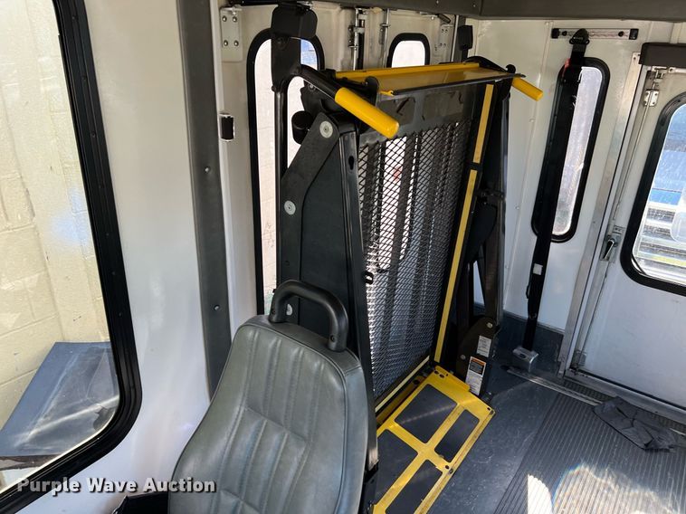 image for item MH9932 2013 Ford E350 Super Duty El Dorado shuttle bus