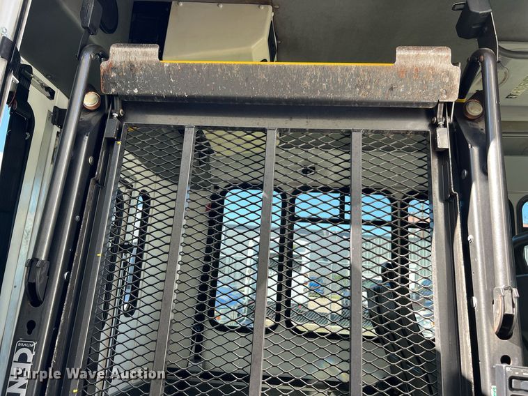 image for item MH9932 2013 Ford E350 Super Duty El Dorado shuttle bus