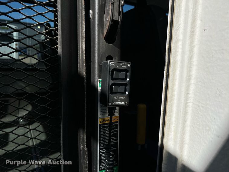 image for item MH9932 2013 Ford E350 Super Duty El Dorado shuttle bus