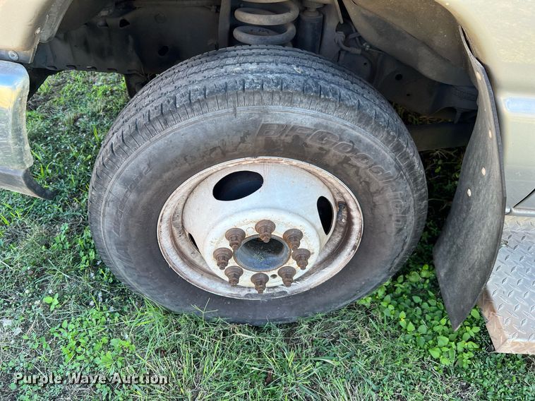 image for item MH9932 2013 Ford E350 Super Duty El Dorado shuttle bus