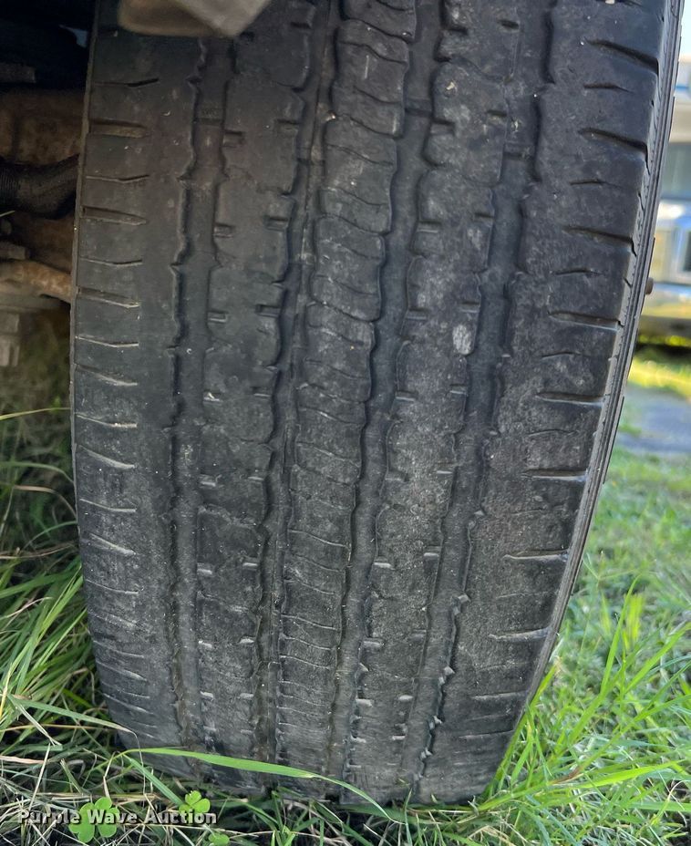 image for item MH9932 2013 Ford E350 Super Duty El Dorado shuttle bus