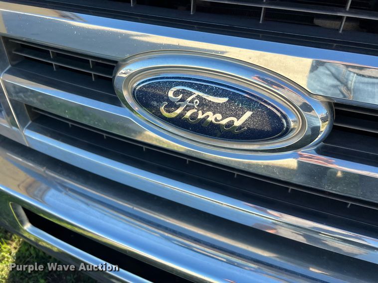 image for item MH9932 2013 Ford E350 Super Duty El Dorado shuttle bus