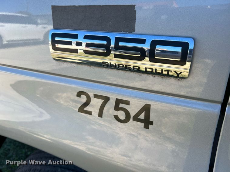 image for item MH9932 2013 Ford E350 Super Duty El Dorado shuttle bus