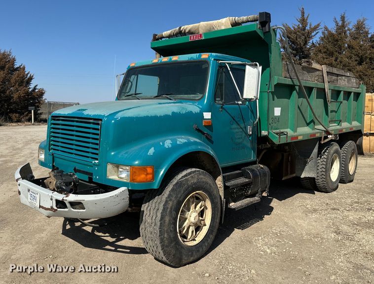 image for item NF9387 1993 International    4900  dump truck