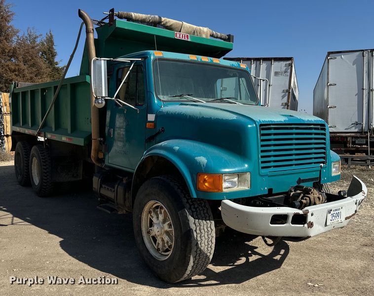 image for item NF9387 1993 International    4900  dump truck