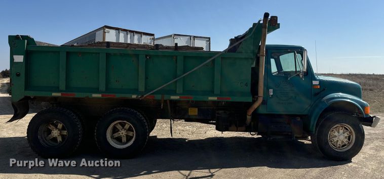 image for item NF9387 1993 International    4900  dump truck