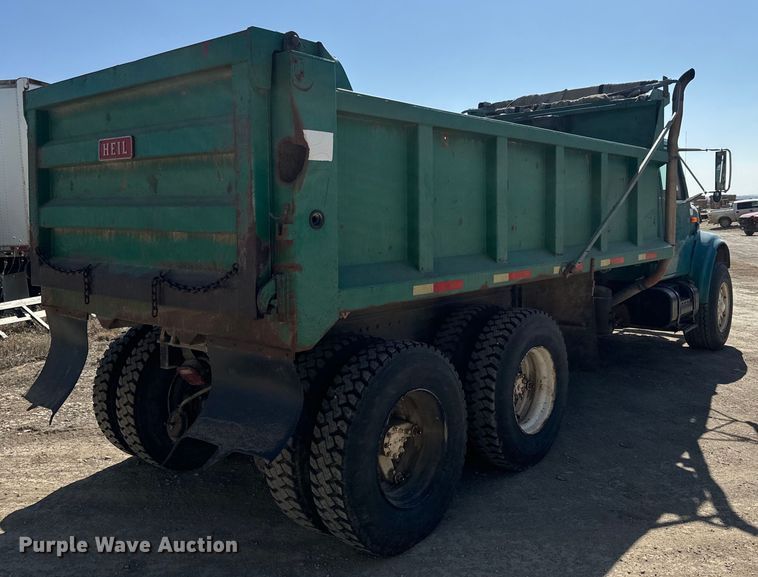 image for item NF9387 1993 International    4900  dump truck