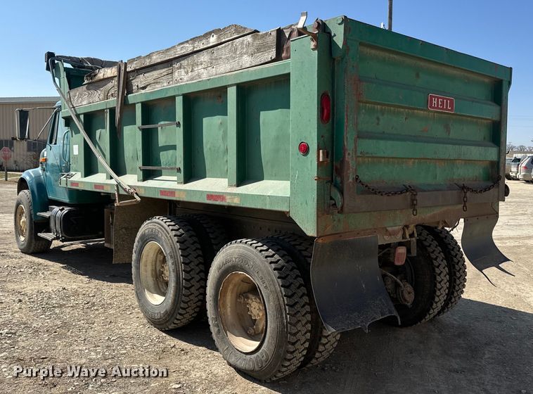 image for item NF9387 1993 International    4900  dump truck